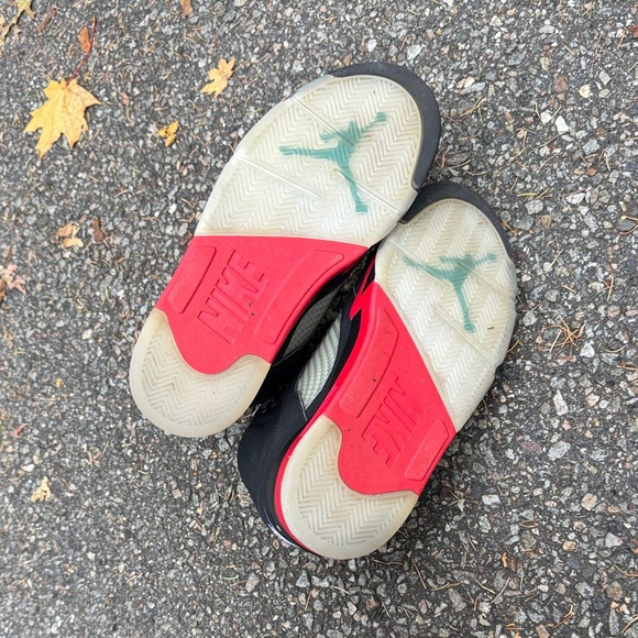 Nike Jordan 5 Retro Top 3” Black and Purple High-Top Sneakers - Picture 5 of 5